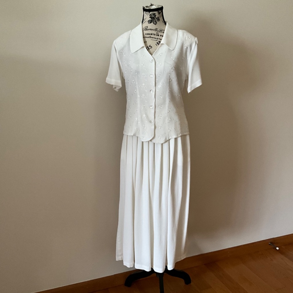 Lise J 2 piece Women’s white summer suit (skirt & blouse) with embroider…